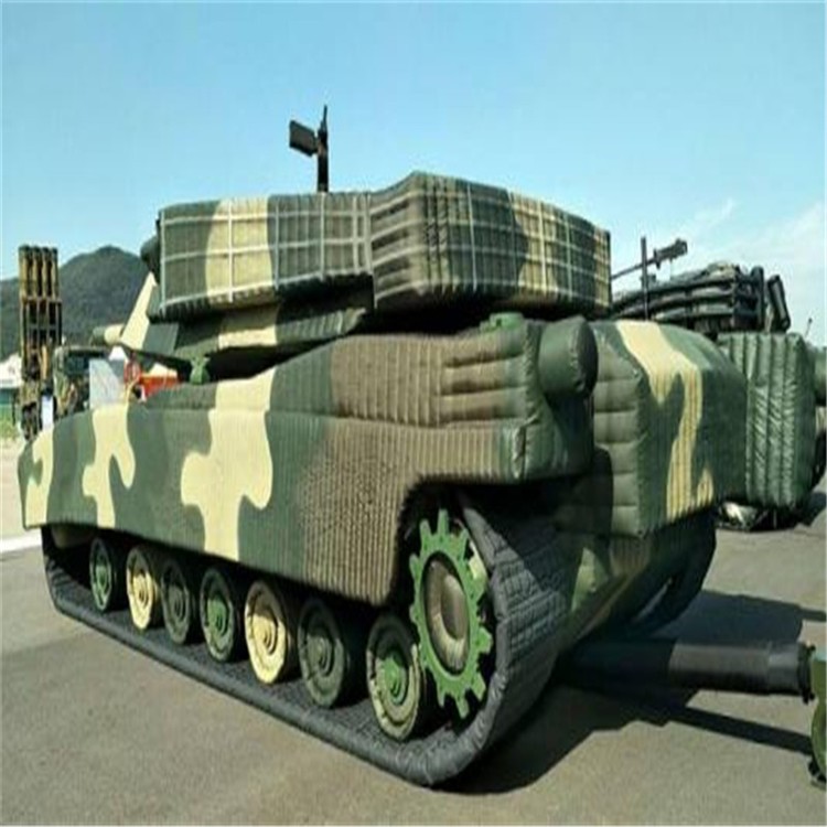 新疆充气坦克战车